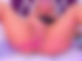 Live cam show with CataleyaBianchi - Girlnextdoor on AdultVida.com