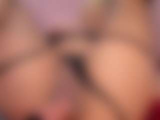 Live cam show with CataleyaBianchi - Baby on Milf Play