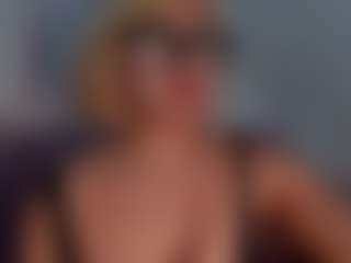 Live cam show with CataleyaBianchi - Barelylegal on Nude Live Now