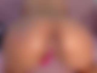 Live cam show with CataleyaBianchi - Cumslut on Camsoda