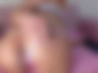 Live cam show with CataleyaBianchi - Barelylegal on Camsoda