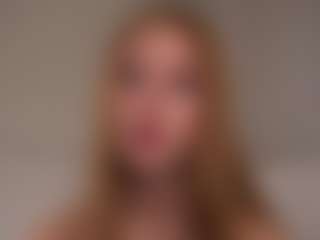 Live cam show with Ellie - Pinch on xxxlivecams.org