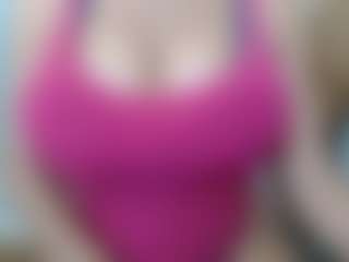 RoseBigTits's Live Sex Cam Show