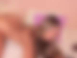 Live cam show with SofiaBennett - Bedroom Teen (18+) on Camsoda