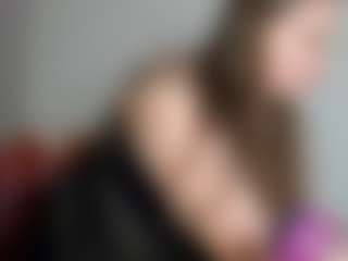 Live cam show with MonikaCharming - Camel Toe on WildCum