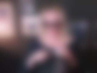 Live cam show with AnnaQueenMuse - Middle Aged on Cam Slut