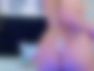 Live cam show with innocenthazel - College Curvy on Camming Site