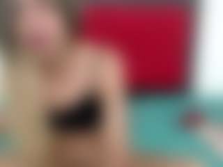 Live cam show with Akemy - Tease on livesuperchat.net