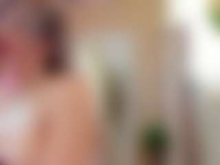 Live cam show with Bella-Posh - Moan on Camsoda