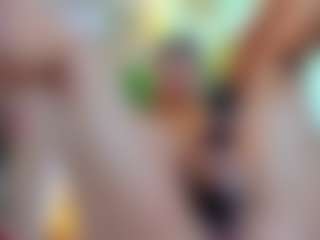 Live cam show with Bella-Posh - Riding on Milf Play
