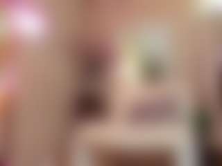 Live cam show with Bella-Posh - Riding on Dolls Live