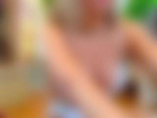 Live cam show with Bella-Posh - Kisses on camwithhim.com