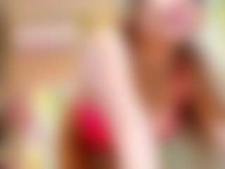 Live cam show with Bella-Posh - Kisses on Streamer API