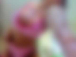 Live cam show with Bella-Posh - Kisses on PervPlay.com