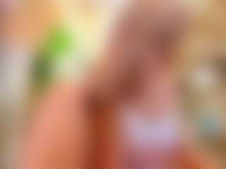 Live cam show with Bella-Posh - Moan on luckytryst.com
