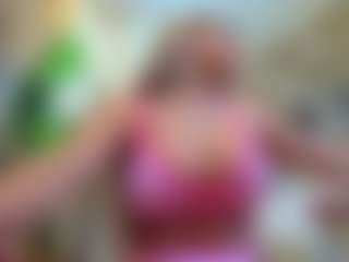 Live cam show with Bella-Posh - Cumslut on hrnylive.com