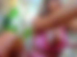 Live cam show with Bella-Posh - Cumslut on Latina Girls