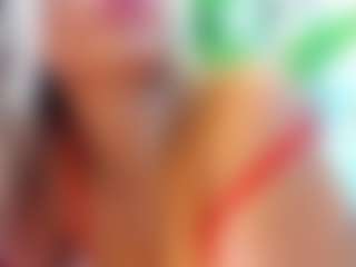 Live cam show with Bella-Posh - Kisses on Camsoda