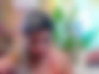 Live cam show with Bella-Posh - Smoking on luckytryst.com
