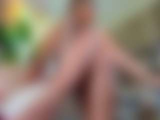 Live cam show with Bella-Posh - Anal on Cam Slut
