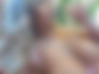 Live cam show with Bella-Posh - Spanks on CamwithHer