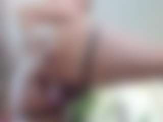 Live cam show with Bella-Posh - Riding on Gym Cam Girls