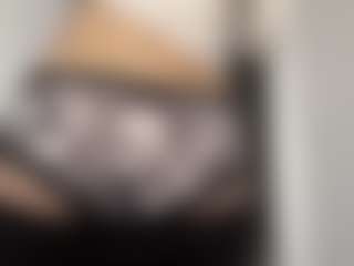 Live cam show with Thea - Armpits on live18s.com
