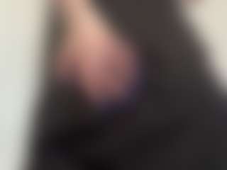 Live cam show with Thea - Belly on Camsoda