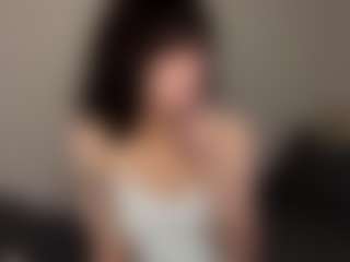 Live cam show with Thea - Lovely on CamwithHer
