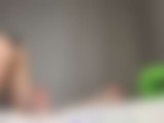 Live cam show with Thea - Belly on Dare Cams