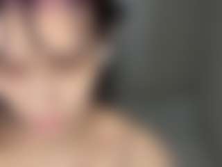 Live cam show with Thea - Lovely on Gym Cam Girls