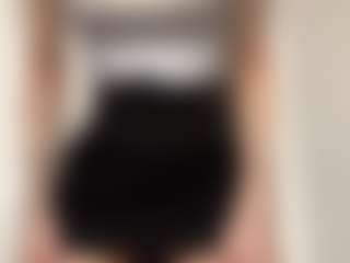 Live cam show with Thea - Toes on Camsoda