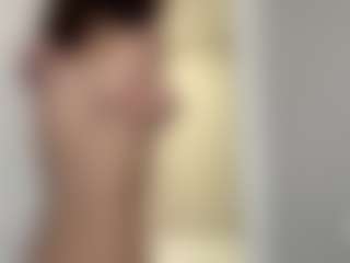 Live cam show with Thea - Belly on Livezox