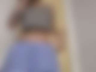 Live cam show with Thea - Moaning on Pornisteam.com