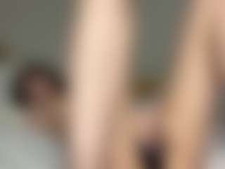 Live cam show with Thea - Belly on Big Tits