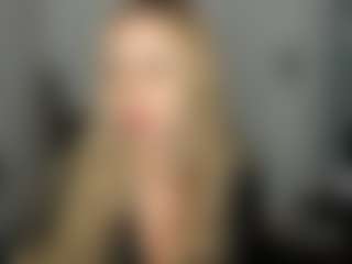 Live cam show with delightCoralie - Blow on Fit Hotties