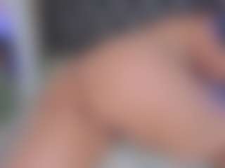 Live cam show with Franshesskaa - Ass Bouncing on Milfs Live