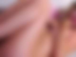 MaeBrowning's Live Sex Cam Show