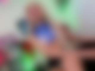 Live cam show with Gisele-Fox - Flat Chested on makecum.org