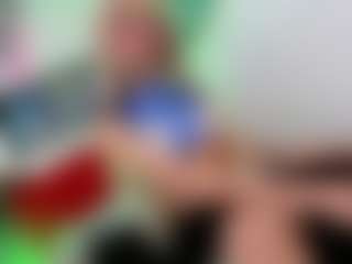 Live cam show with Gisele-Fox - Flat Chested on milfzrlive.com