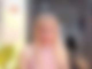 Live cam show with Iviirosse - Hazel Eyes on SpunkLive