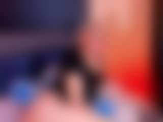 Live cam show with Iviirosse - Teen (18+) on CamClone