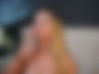Live cam show with DaliaDiva - Average on CamwithHer