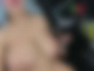 Live cam show with Oriana - Lick on TastyBlacksLive