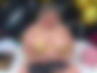 Live cam show with Oriana - Kisses on Mixed Magazine Live