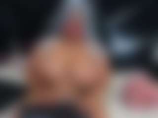Live cam show with Oriana - Riding on crypto-cams