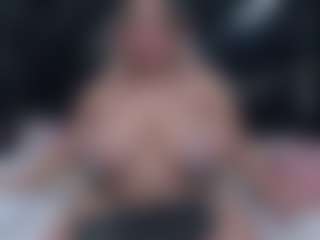 Live cam show with Oriana - Kisses on CSO-WL