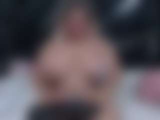 Live cam show with Oriana - Kisses on madthumbs