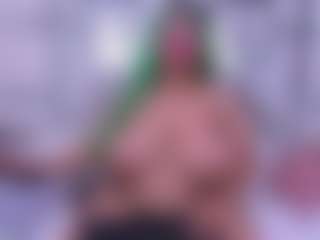 Live cam show with Oriana - Smoke on madthumbs