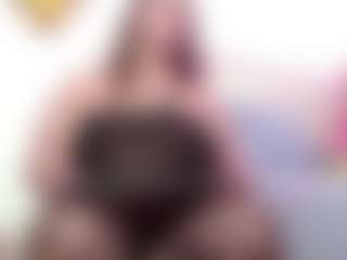 scarlettbooty MILF webcam performer live streaming